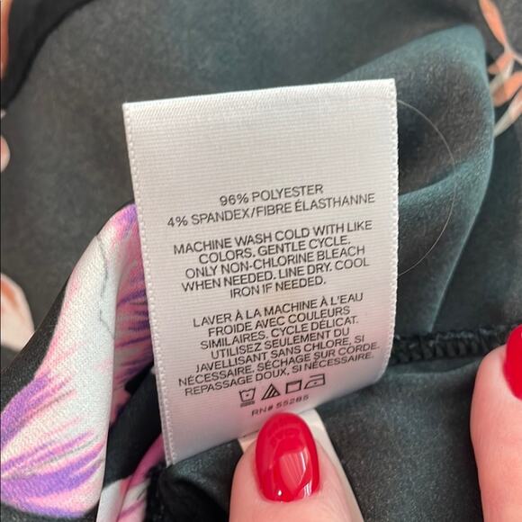 EXPRESS Cap Sleeve Blouse – Pink Floral Graphic, Sz XS, EUC - Picture 6 of 6